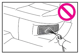 Nettoyage des prises d'admission d'air de la batterie du système hybride (batterie de traction)